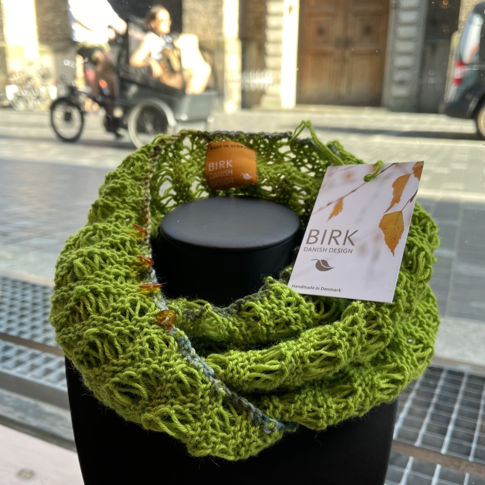 Alpaca / wool mix decorated with amber. Choose colour